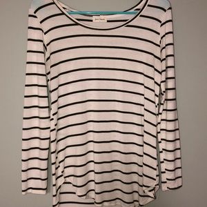 3 FOR 15 ‼️ Free Kisses Long Sleeve Tee